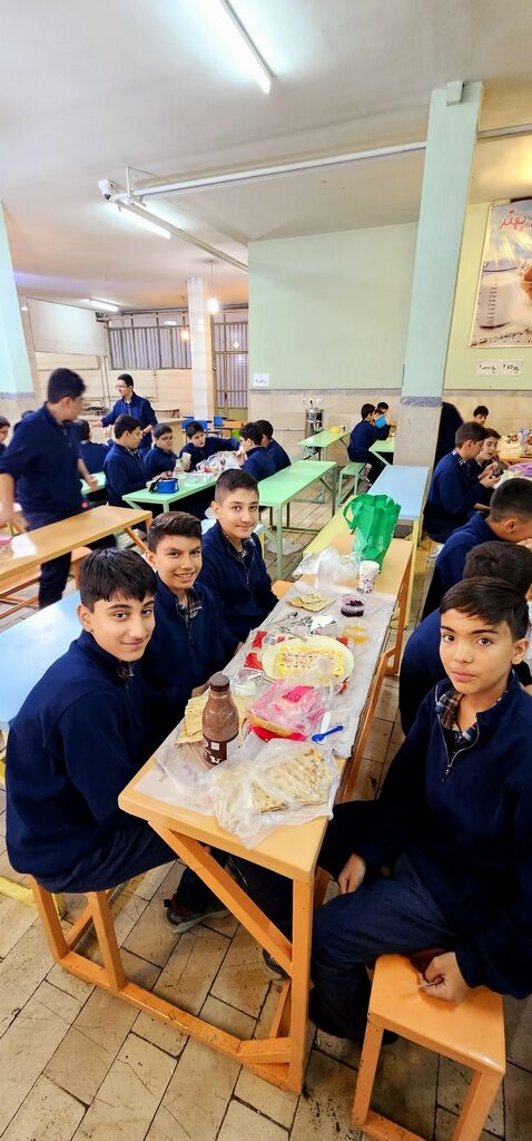 صبحانه همدلی پایه هشتم