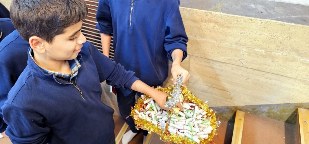 مراسم بزرگداشت حافظ و مشاعره دانش آموزان