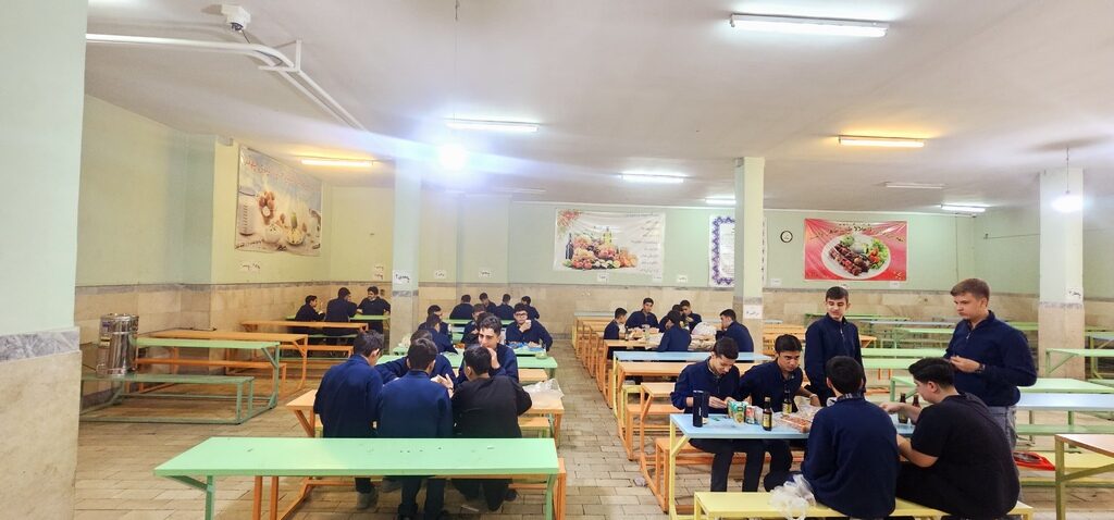 صبحانه همدلی پایه نهم