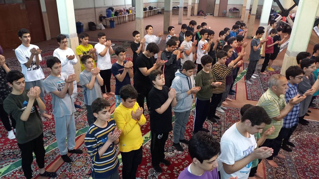 اردوی شبی در مدرسه پایه ۷ بمناسبت نیمه شعبان