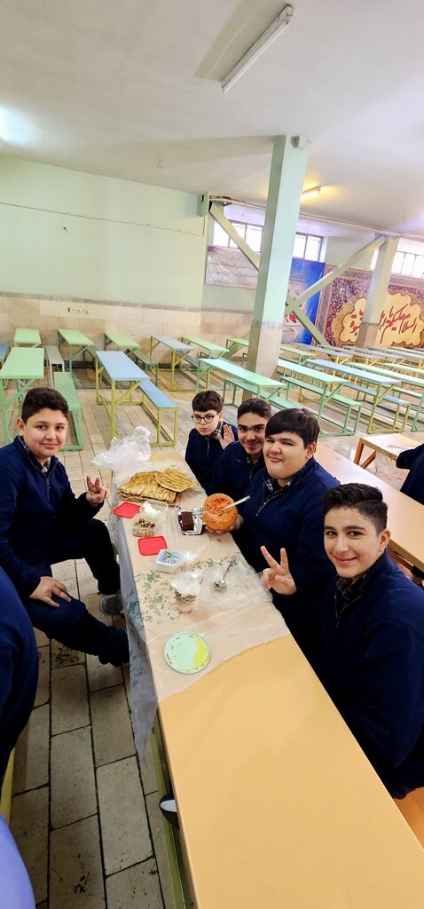 صبحانه همدلی پایه هشتم