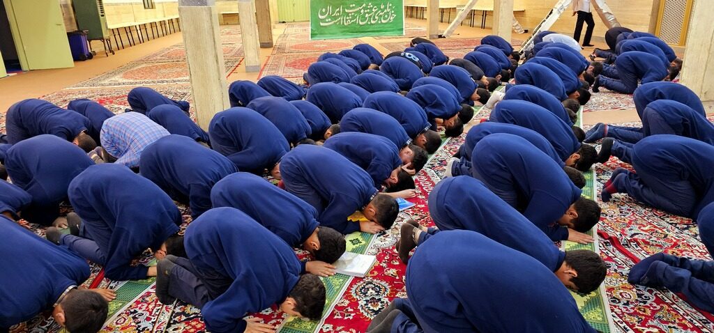 برگزاری نماز جماعت