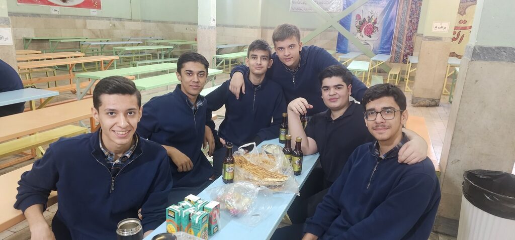 صبحانه همدلی پایه نهم