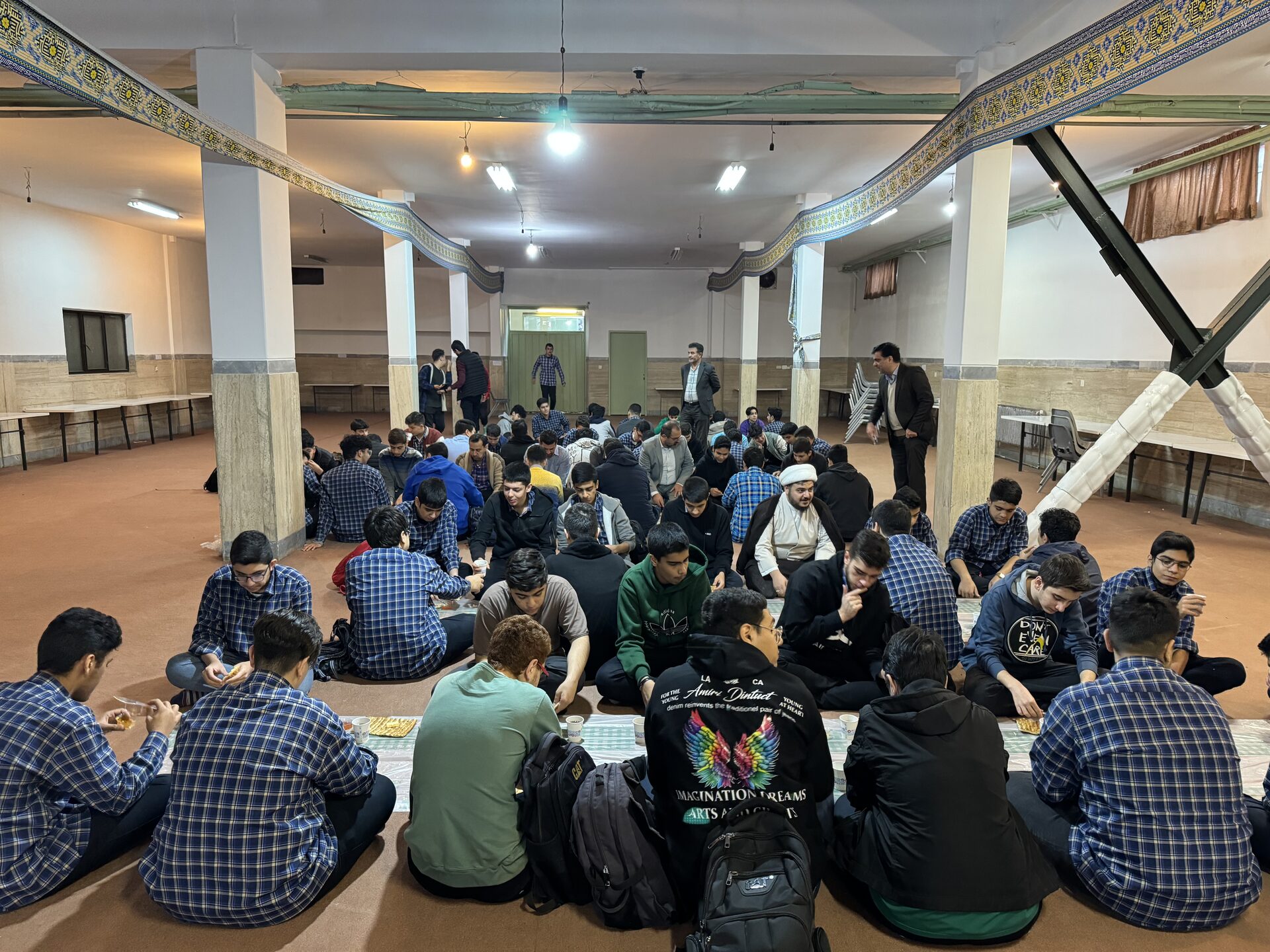 محفل عاشقی هفتگی+صبحانه همدلی۱۷آبان