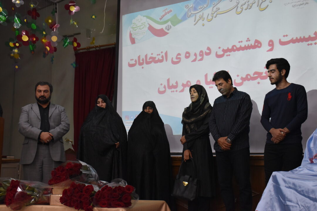 تقدیر از دانش آموز آقای امیرمحمد قربان نیا نفراول المپیاد کشوری درس ادبیات