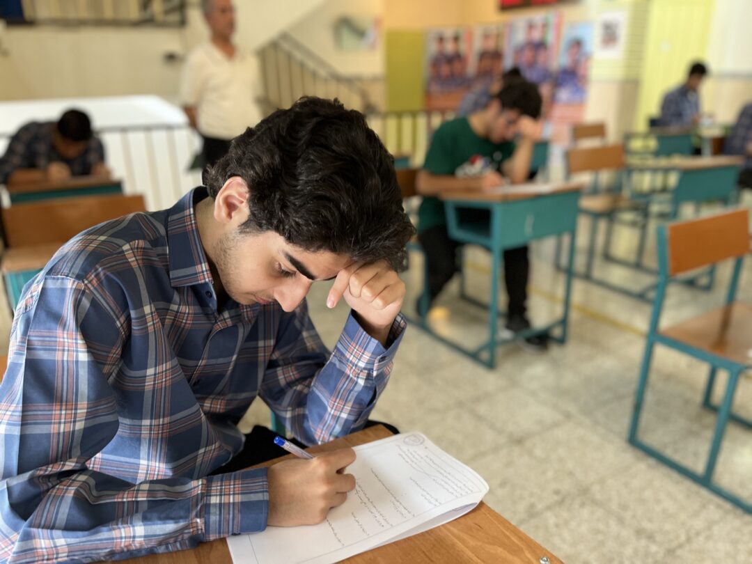 گزارش تصویری آزمون های ترم دوم (پایه دهم)