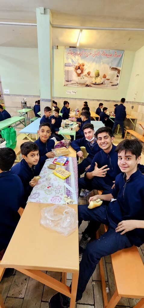 صبحانه همدلی پایه هشتم