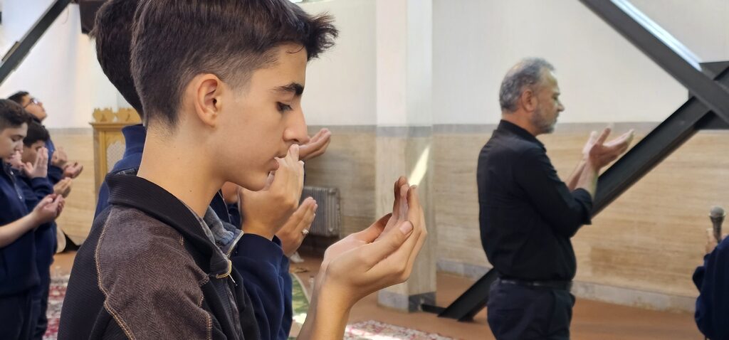 برگزاری نماز جماعت