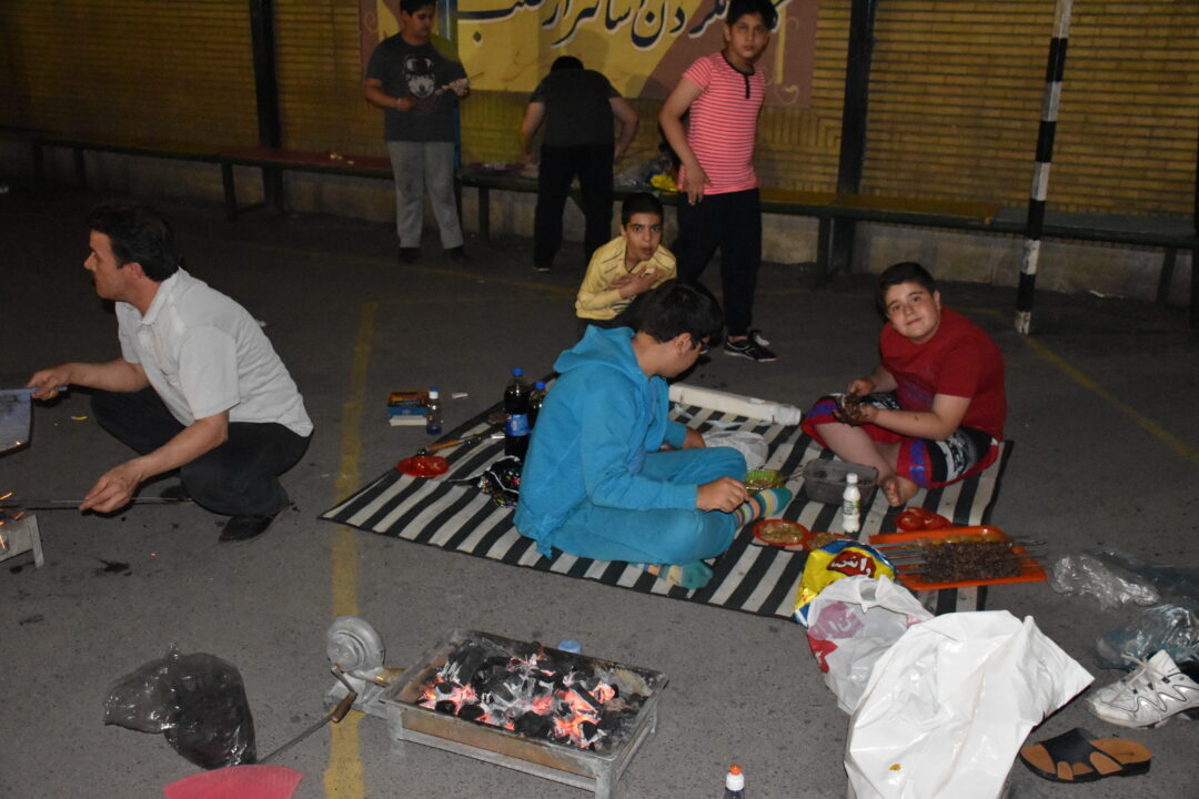 اردوی شبی در مدرسه