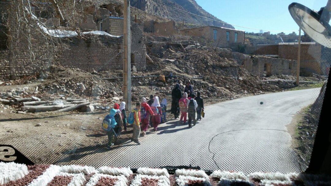 اهدا کانکس به مناطق زلزلزه زده کرمانشاه توسط خانواده بزرگ باقرالعلوم(ع)