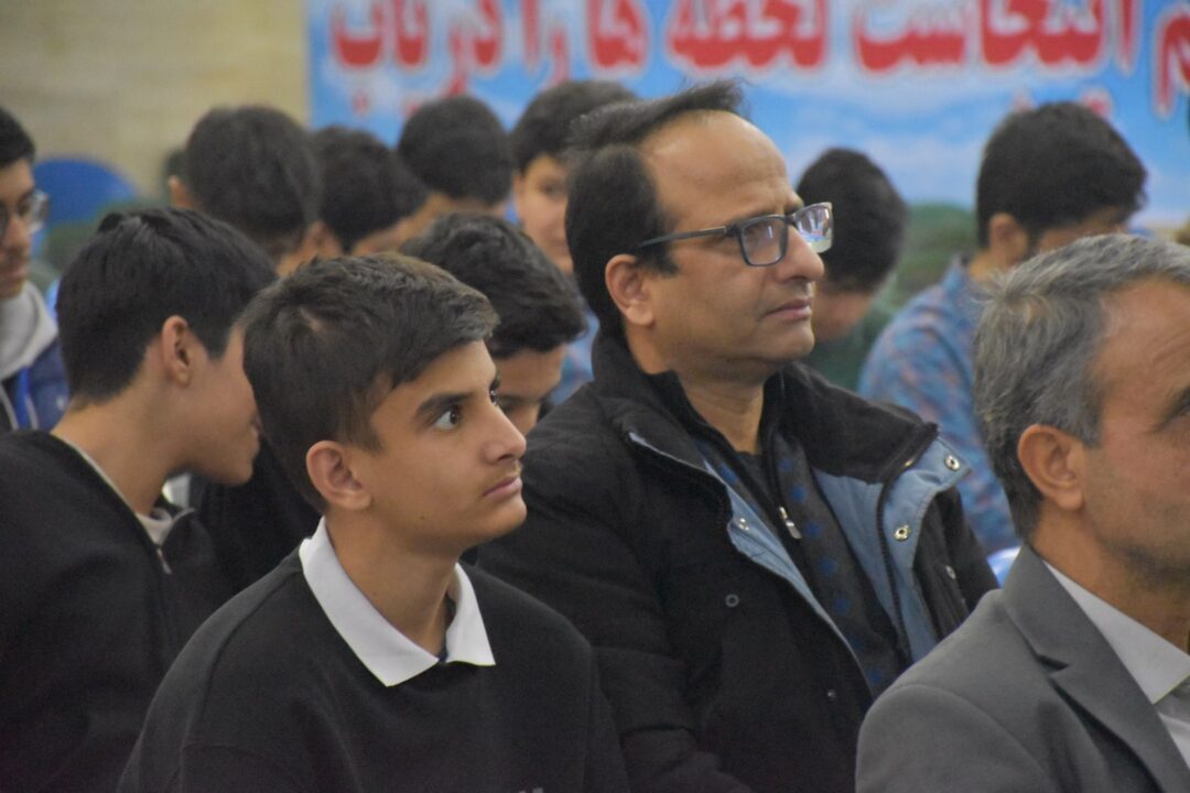 افطار پدر و پسری و شبی در مدرسه هشتم