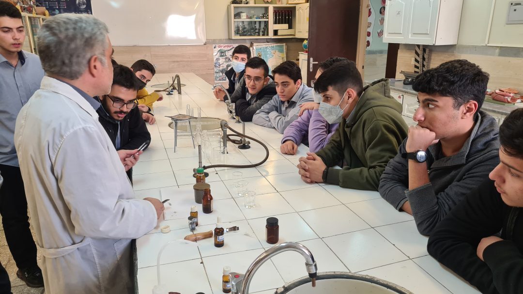 آزمایشگاه شیمی پایه یازدهم رشته ریاضی و تجربی