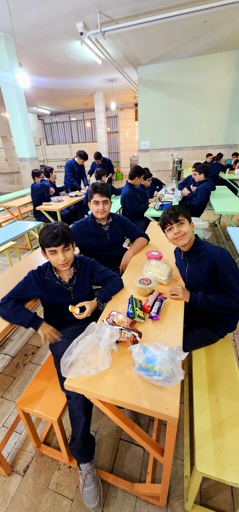 صبحانه همدلی پایه هشتم