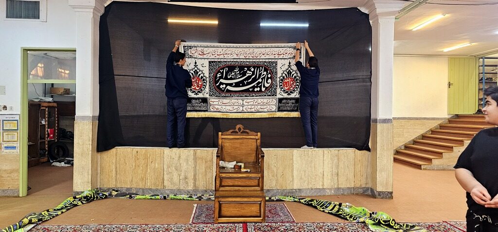سیاه پوشی مدرسه و نمازخانه به مناسبت ایام فاطمیه