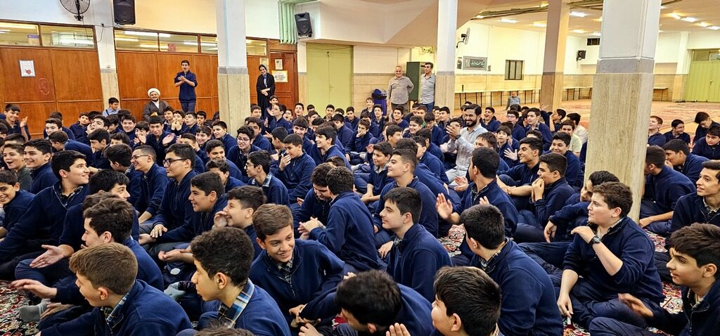 مراسم بزرگداشت حافظ و مشاعره دانش آموزان