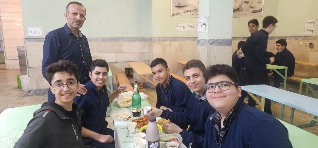 صبحانه همدلی پایه نهم