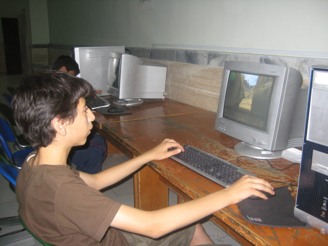 اردوی شبی در مدرسه