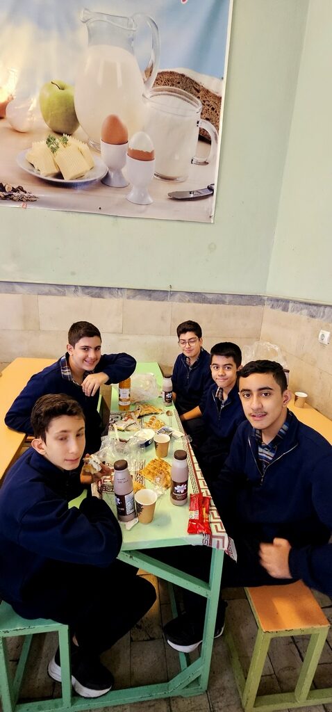 صبحانه همدلی پایه هشتم