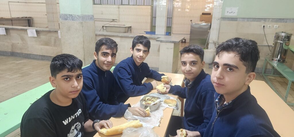صبحانه همدلی پایه نهم