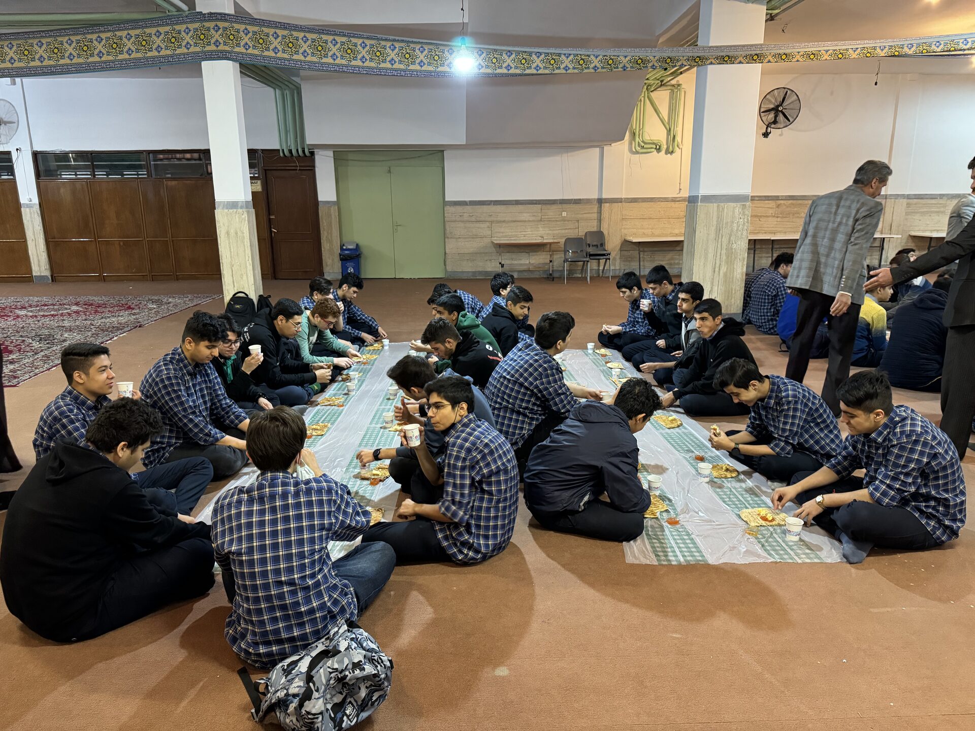 محفل عاشقی هفتگی+صبحانه همدلی۱۷آبان