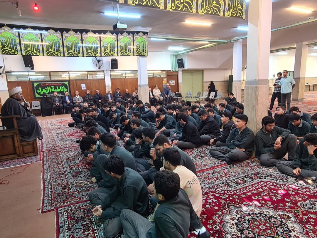 مراسم ایام فاطمیه دبیرستان دوره دوم