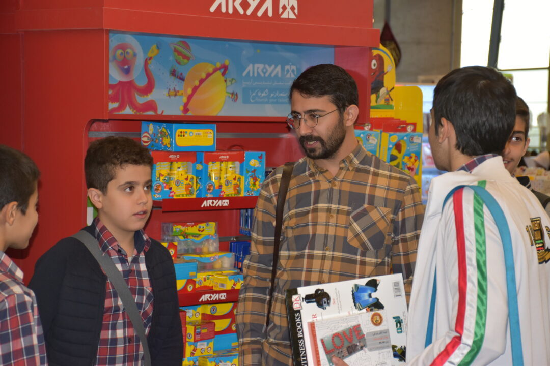 اردوی باغ کتاب تهران