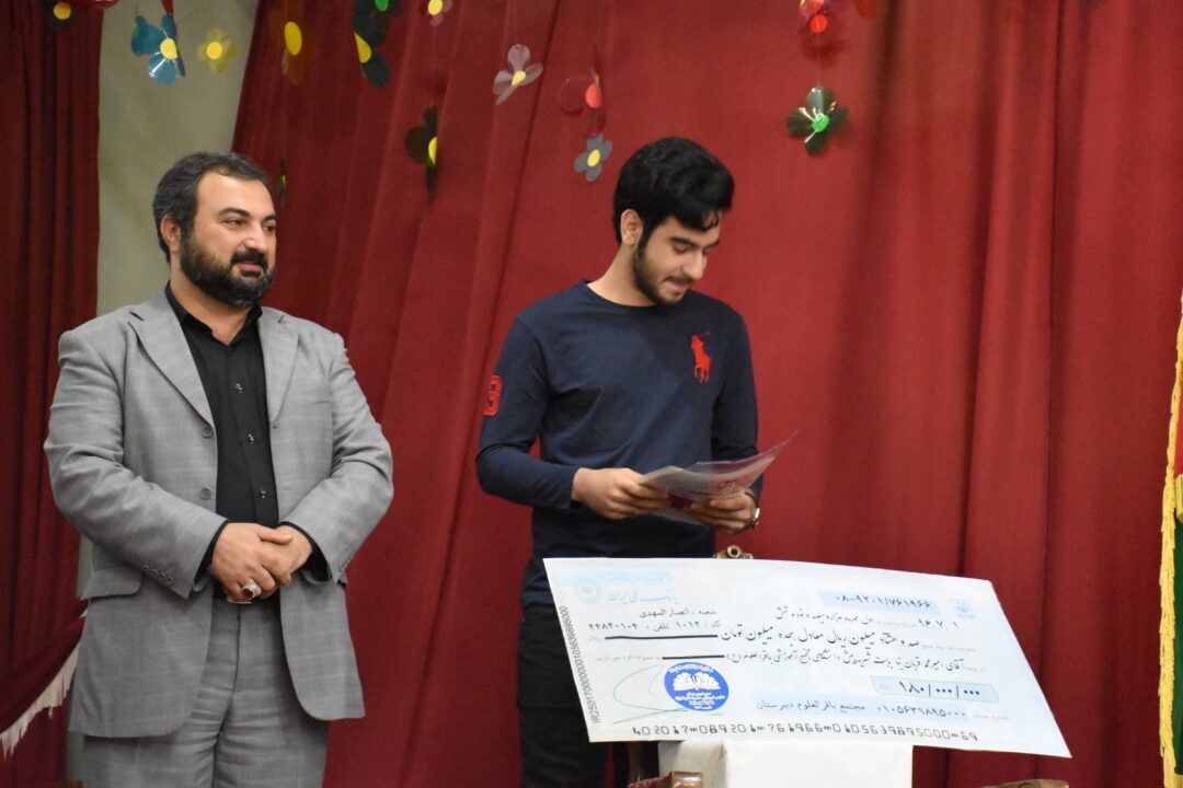 تقدیر از دانش آموز آقای امیرمحمد قربان نیا نفراول المپیاد کشوری درس ادبیات