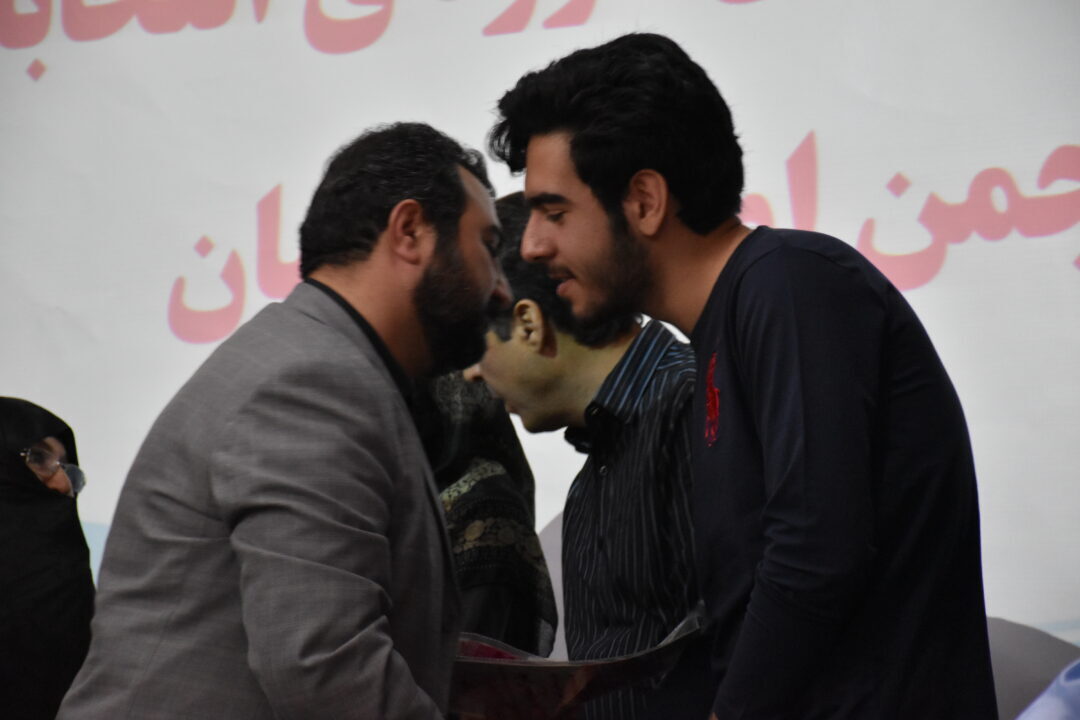 تقدیر از دانش آموز آقای امیرمحمد قربان نیا نفراول المپیاد کشوری درس ادبیات